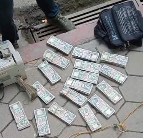 जेनजीको आन्दोलनमा तोडफोड भएको माछापुच्छ्रे बैंकको एटीएम प्रहरीले भेट्यो