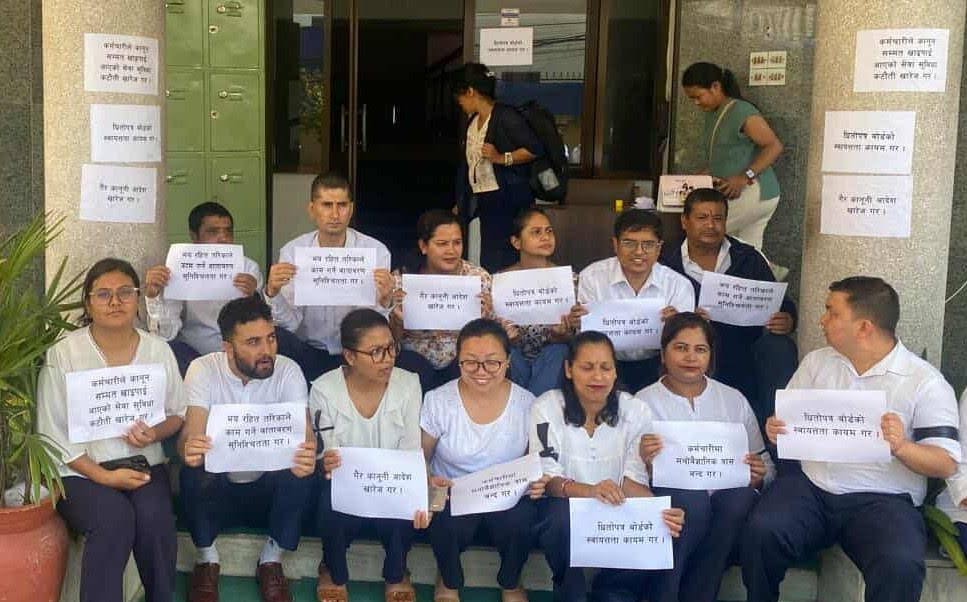 सेवासुविधा फिर्ता गर्ने आदेशविरुद्ध सेबोनका कर्मचारी आन्दोलित