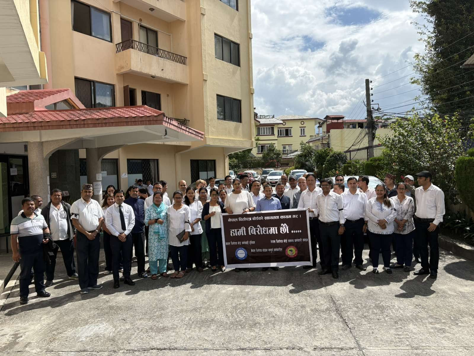 सेबोनका कर्मचारीले दसैं बिदापछि पनि काम गर्न मानेनन्, आन्दोलन चर्काउने चेतावनी