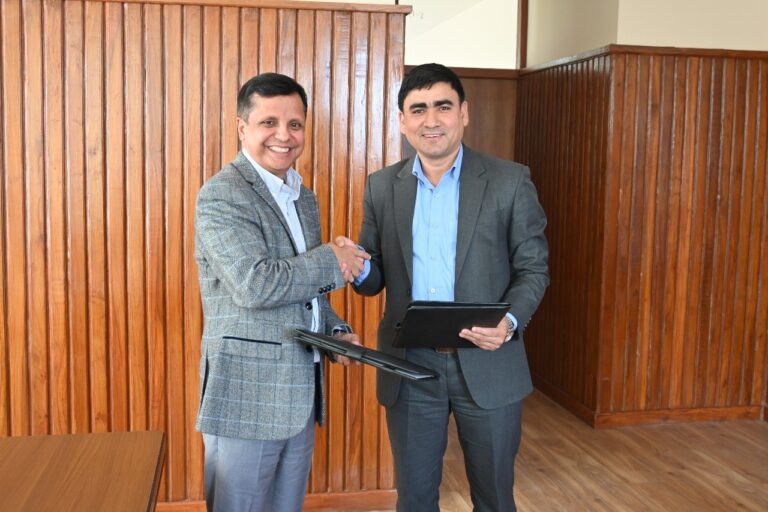 राष्ट्रिय जीवन बिमा कम्पनीका सञ्चालक रमेश अर्यालले लिए पद तथा गोपनियताको शपथ