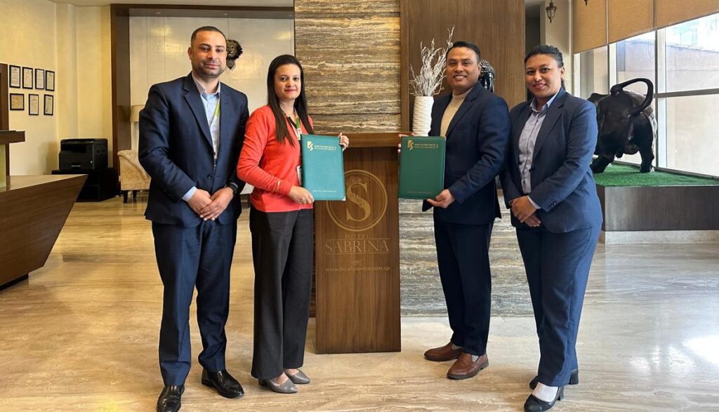 कामना सेवा विकास बैक र होटल सब्रिनाबीच सम्झौता