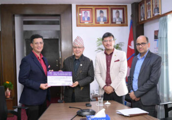 नेसनल लाइफ इन्स्योरेन्सले पुनर्निर्माण कोषलाई दियो एक करोड