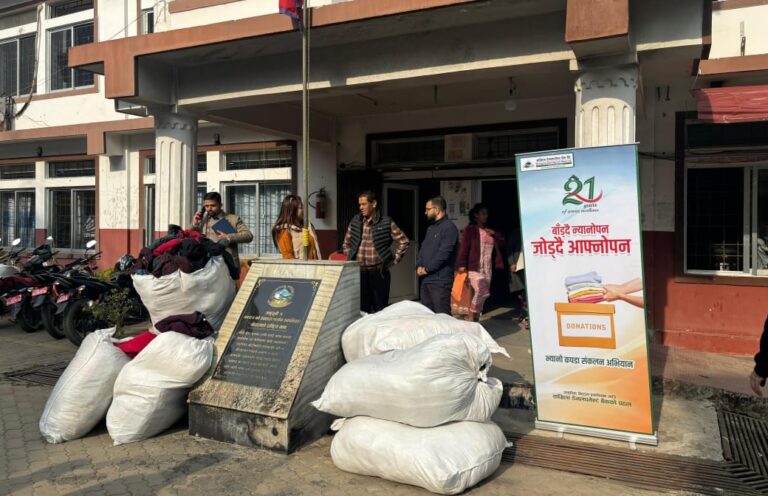 सांग्रिला डेभलपमेन्ट बैंकद्वारा इलामका बाढीपहिरो प्रभावितका लागि न्यानो कपडा हस्तान्तरण