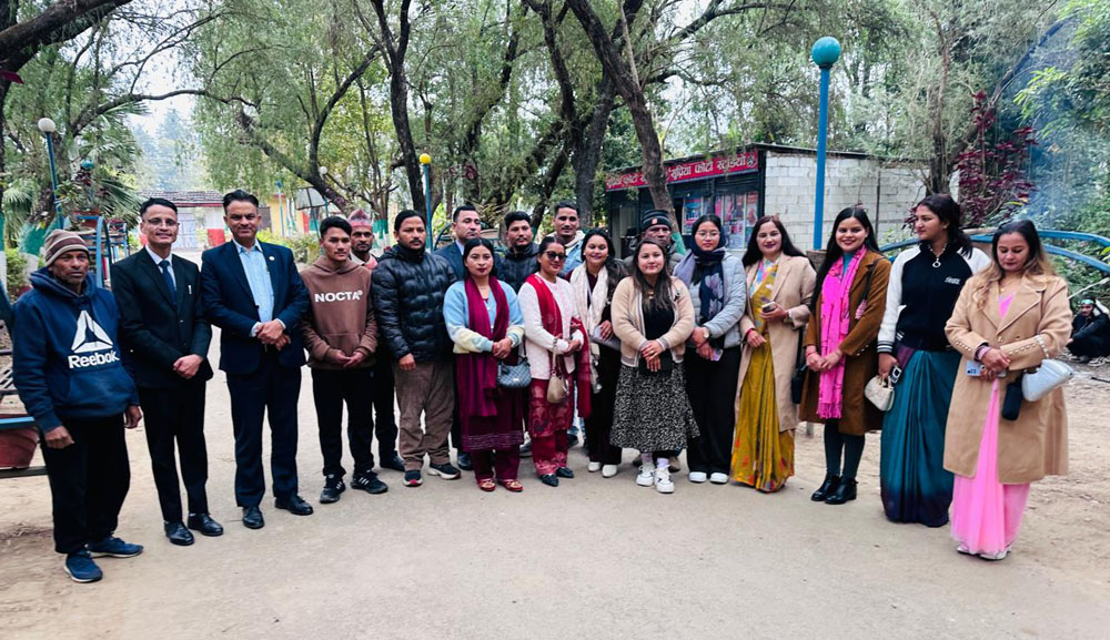 सन नेपाल लाइफद्वारा वीरेन्द्रनगरमा वृक्षारोपण र ज्याकेट वितरण