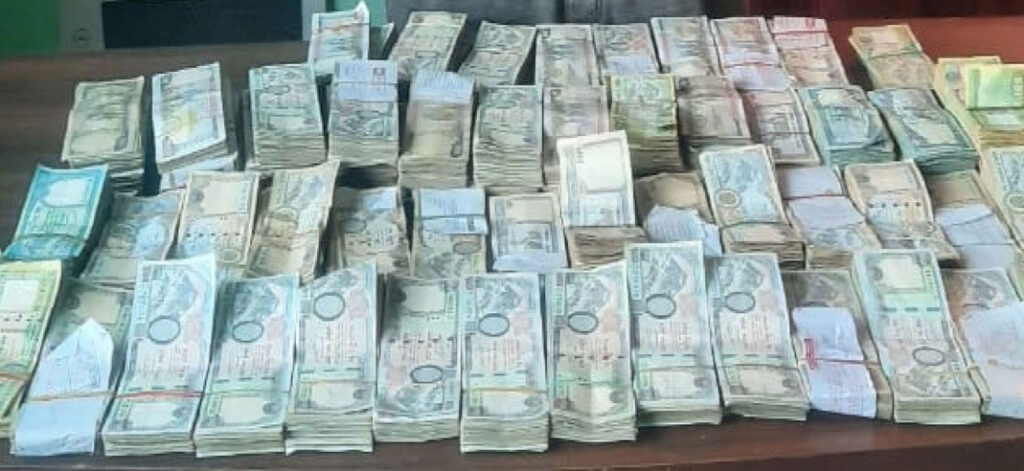 प्रहरीको छापा: ५७ लाख नगदसहित हुन्डी कारोबारमा संलग्न व्यक्ति पक्राउ