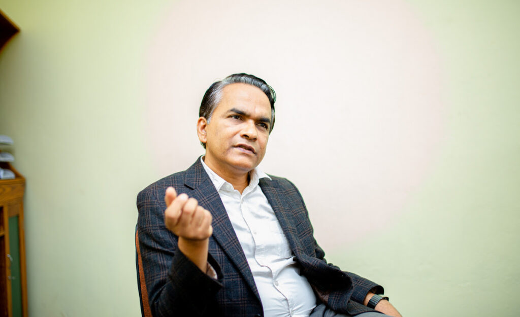 विदेशी लगानी आकर्षित गर्न गभर्नरको पोलिसी डिपार्चर