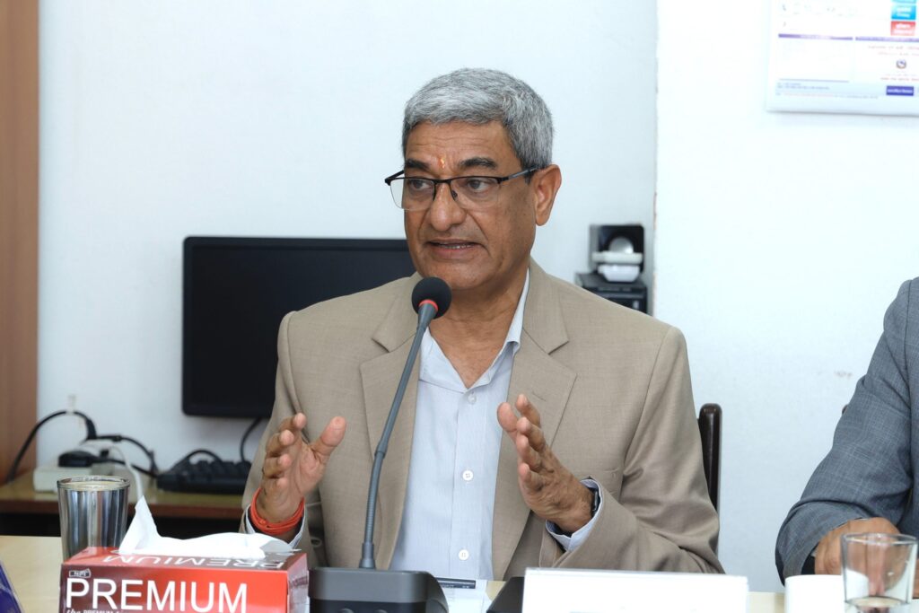 भिजिट भिसामा प्रकरणमा लेखकले घुस लिएको अख्तियारको आशंका