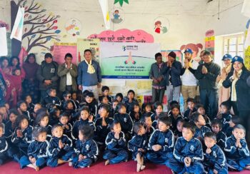 कामना सेवा विकास बैंकद्वारा भविष्य निर्माण आधारभूत विद्यालयलाई न्यानो कपडा वितरण