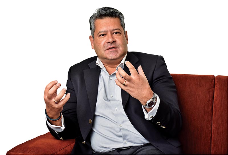 स्टान्डर्ड चार्टर्ड बैंककाे सञ्चालकबाट 