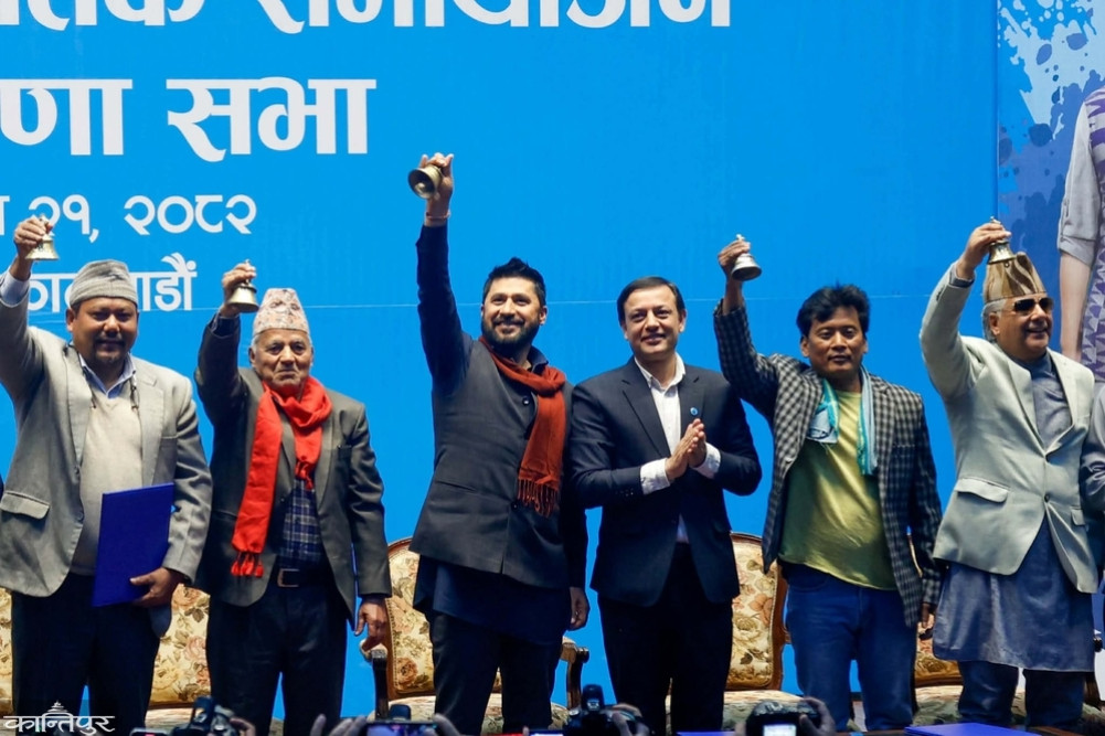 स्वर्णिम वाग्लेलाई रवि लामिछानेको निर्देशन : आगामी वर्षको बजेट लेख्न सुरु गर्नुस्