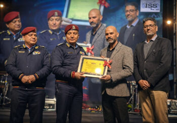 नेपाल प्रहरीद्वारा नेपाल लाइफ इन्स्योरेन्स सम्मानित