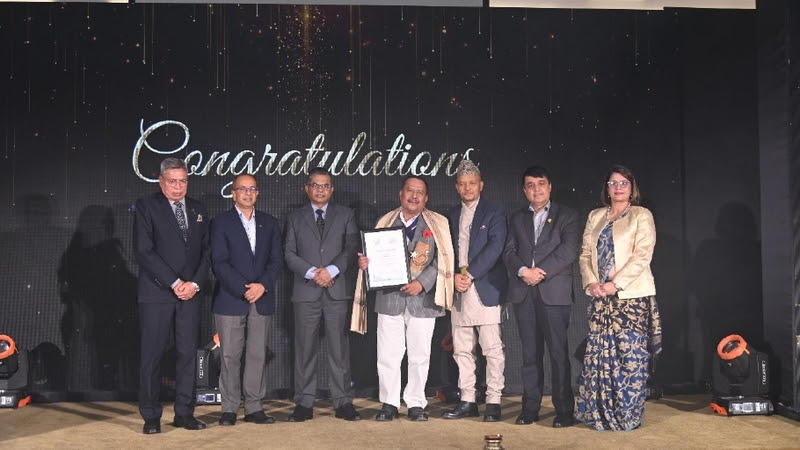 कर्पोरेट एक्सिलेन्सअन्तर्गत उत्कृष्ट नेतृत्वका रुपमा मिन बहादुर गुरुङ र प्रमिला आचार्य सम्मानित