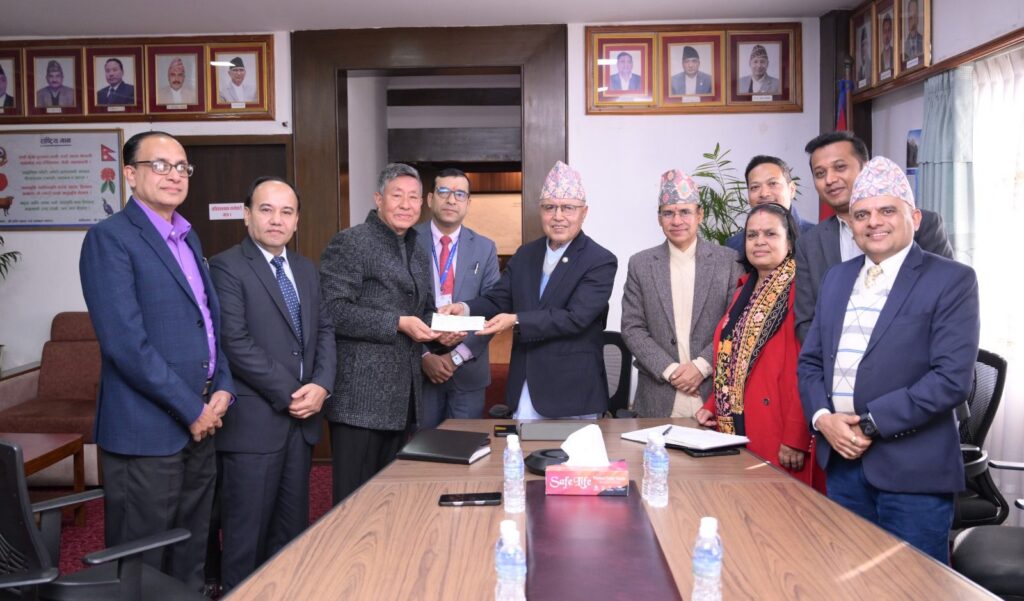 सरकारको भौतिक पूर्वाधार पुनर्निर्माण कोषमा सिद्धार्थ प्रिमियर इन्स्योरेन्सको १ करोड १ लाख सहयोग