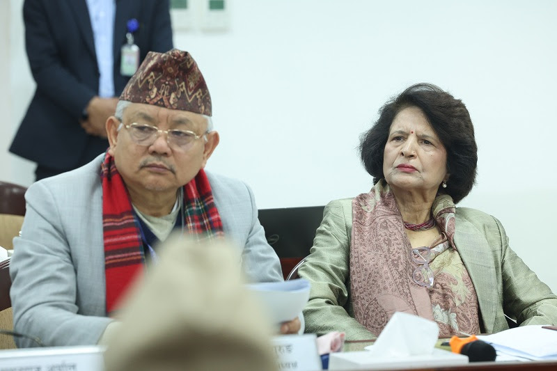 स्वास्थ्यमन्त्री शर्माले प्रधानमन्त्रीले राखेको बैठकमा बीमाका लागि मागिन् १५ अर्ब, ‘नभए उपचार बन्द’