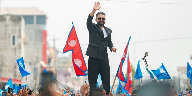 सांसदहरूको शपथ चैत १२ गते