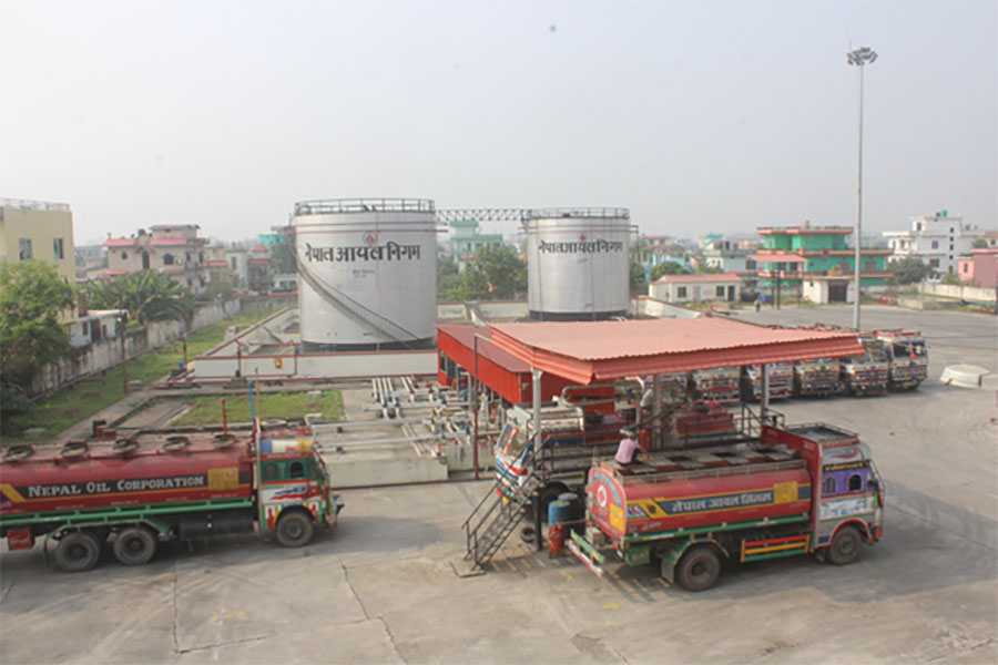 नेपालमा पेट्रोलियम पदार्थको मूल्य भारतभन्दा प्रतिलिटर ६० रुपैयाँ महँगो