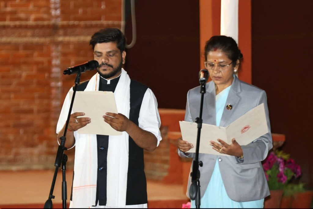 नवनियुक्त दुई मन्त्रीद्वारा शपथ ग्रहण