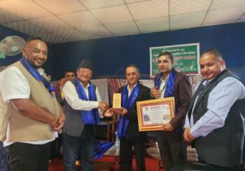 कृषि विकास बैंकद्वारा डेडी थुम्का माविका २३२ विद्यार्थीलाई स्कूल ब्याग वितरण