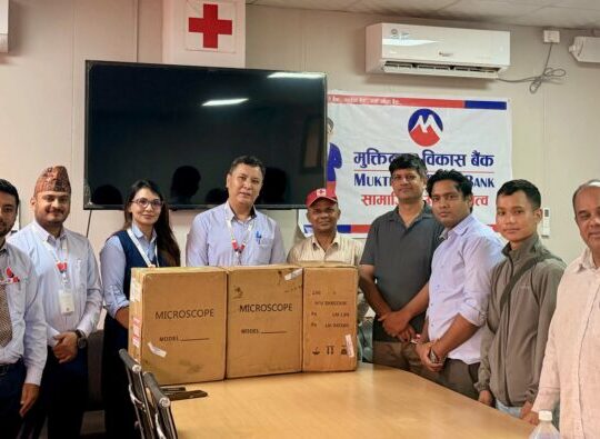 मुक्तिनाथ विकास बैंकद्वारा रेडक्रस लुम्बिनी प्रदेशलाई ३ थान जैविक सूक्ष्मदर्शी हस्तान्तरण