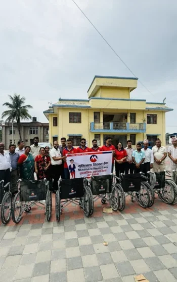 स्वास्थ्य संस्था र विद्यालयलाई मुक्तिनाथ विकास बैंकको सहयोग, २६ थान ह्विलचेयर हस्तान्तरण