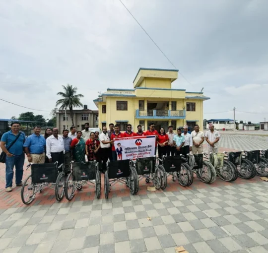 स्वास्थ्य संस्था र विद्यालयलाई मुक्तिनाथ विकास बैंकको सहयोग, २६ थान ह्विलचेयर हस्तान्तरण