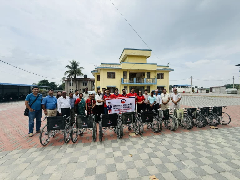 स्वास्थ्य संस्था र विद्यालयलाई मुक्तिनाथ विकास बैंकको सहयोग, २६ थान ह्विलचेयर हस्तान्तरण
